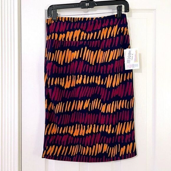 LulaRoe NWT Cassie Black Magenta Gold Hatch Design Pull-on Skirt Size M - Picture 1 of 6